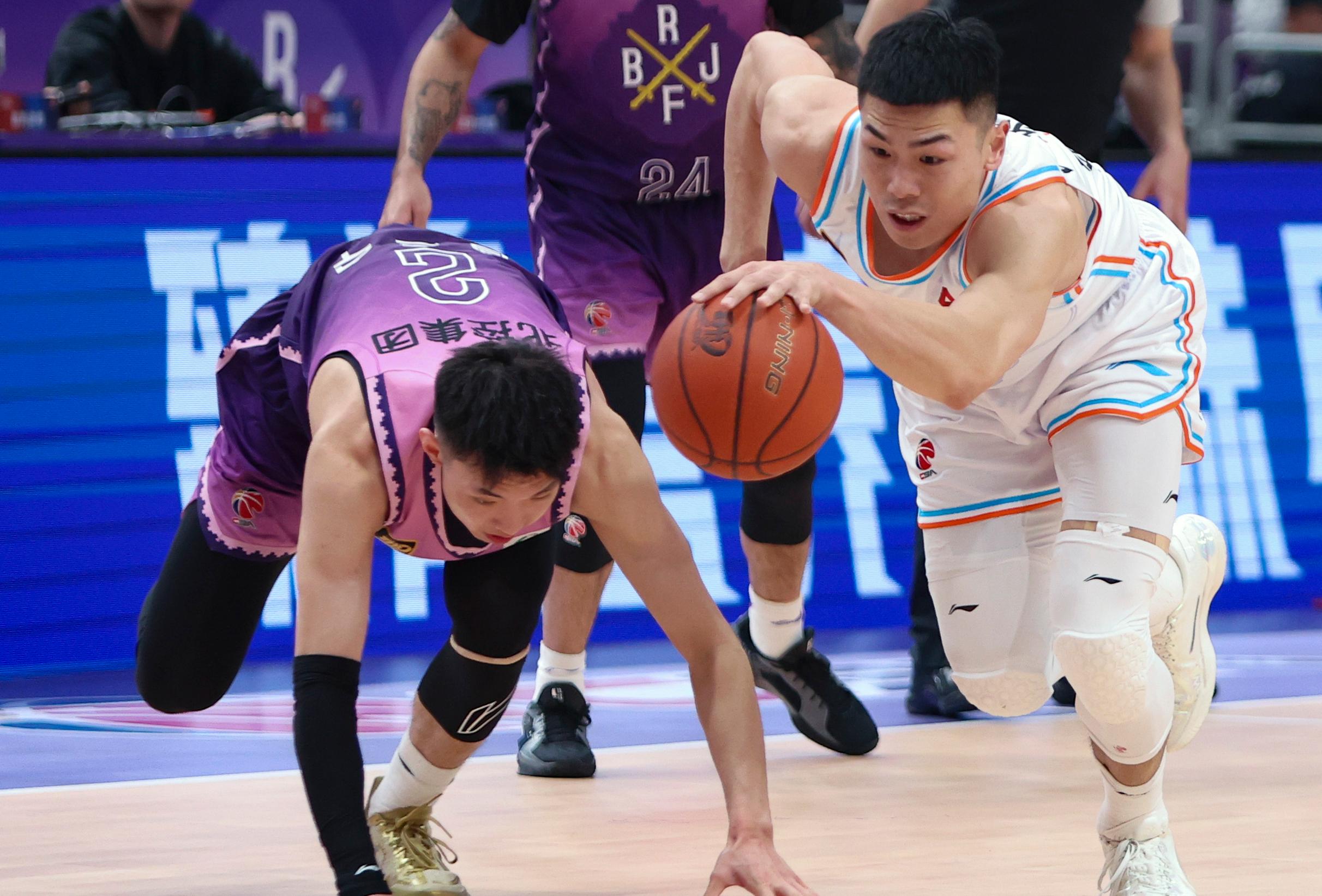 CBA联赛推迟，球员们在家中保持训练状态的简单介绍