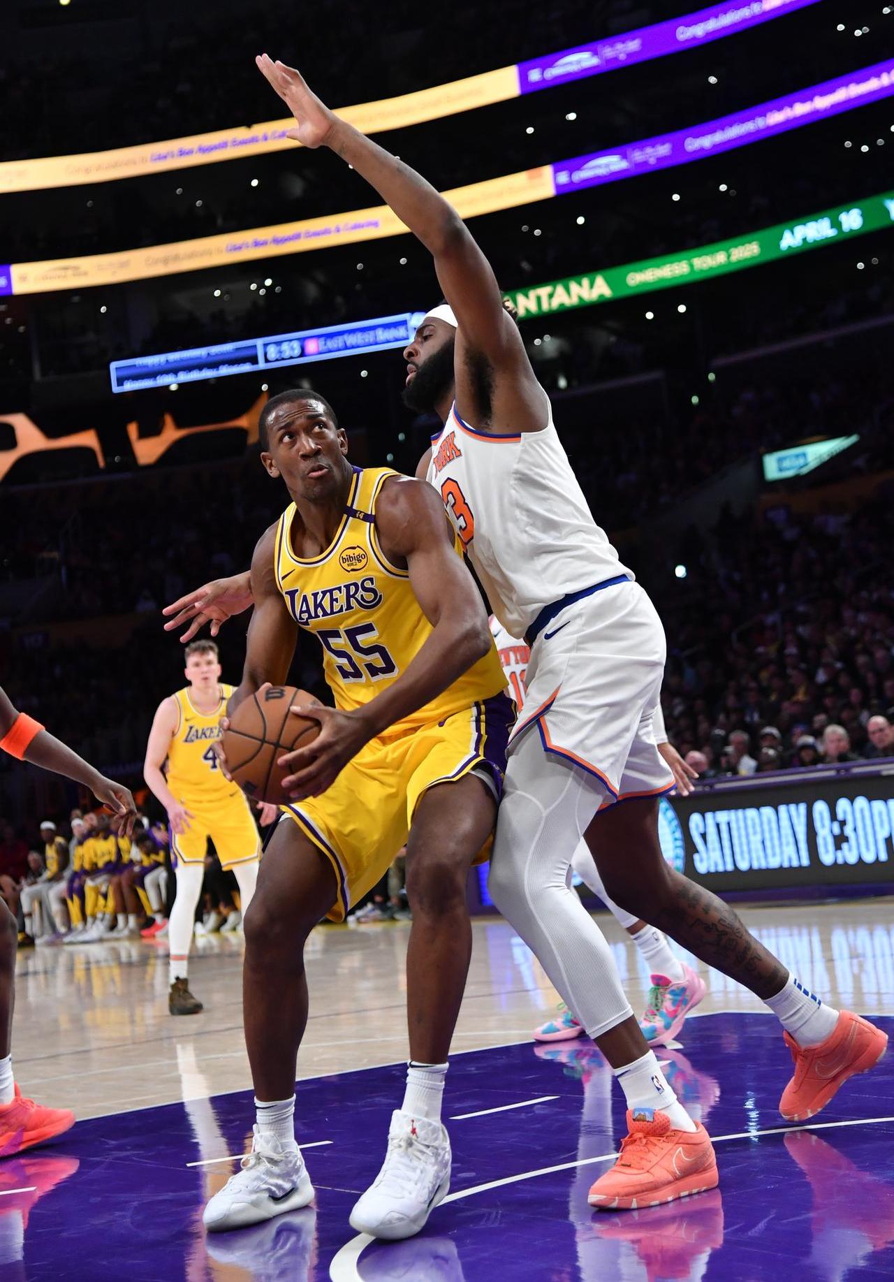 关于公牛主场三分频频射中，尼克斯抢篮板能力不足的信息