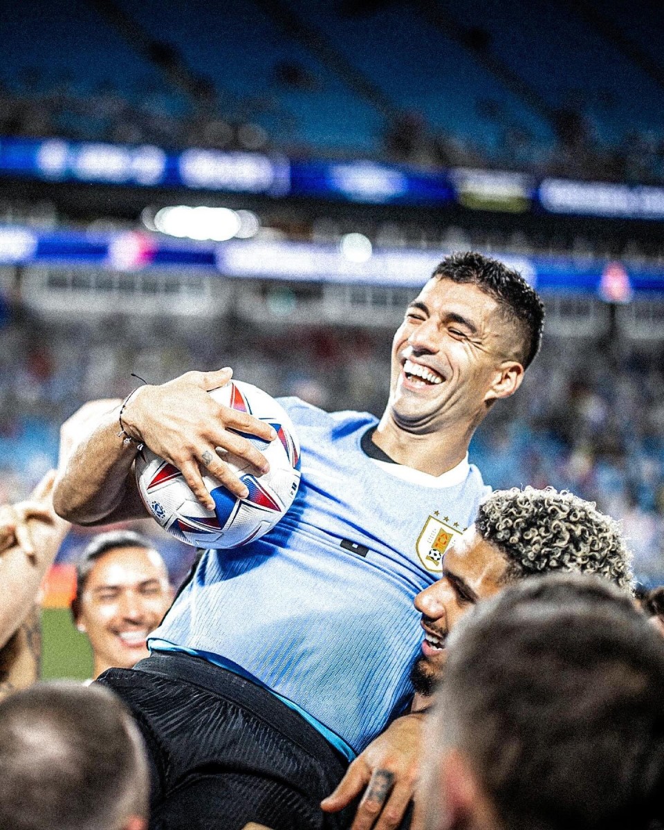 关于乌拉圭足球明星离队赴欧洲，追逐更高的荣耀的信息