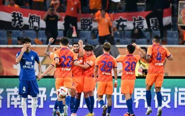 爱游戏中国官网-包含山东队在比赛中展现团队凝聚力，夺得胜利的词条